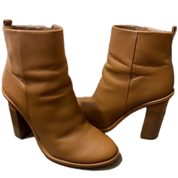 Tory Burch Shoes - Tory Burch Gabrielle Elegant Tan Ankle Boots Size 9M